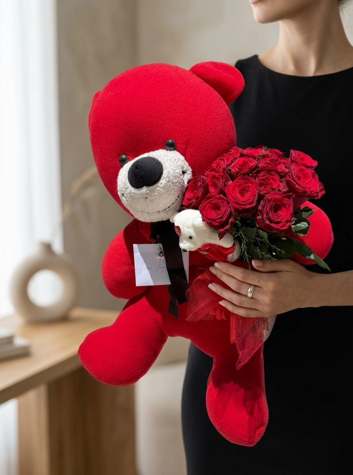 Büyük Boy Kırmızı Peluş Ayıcıklı Kırmızı Gül Buketi