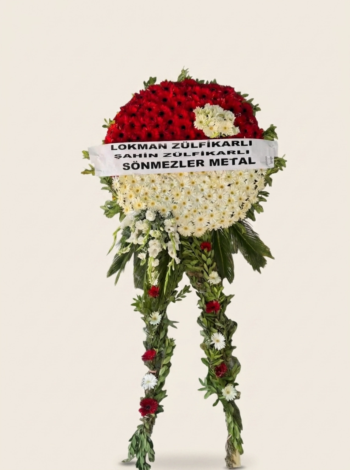 Kırmızı Ve Beyaz Gerbera Çiçeklerinden Tasarlanmış Çift Ayaklı Merasim Çelengi