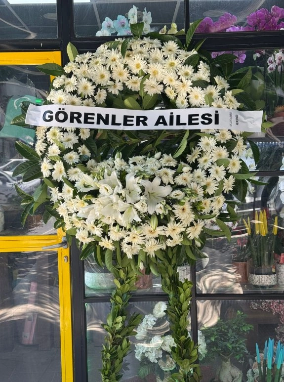 Beyaz Gerbera Ve Lilyum Süslemeli Tek Ayaklı Merasim Çelengi
