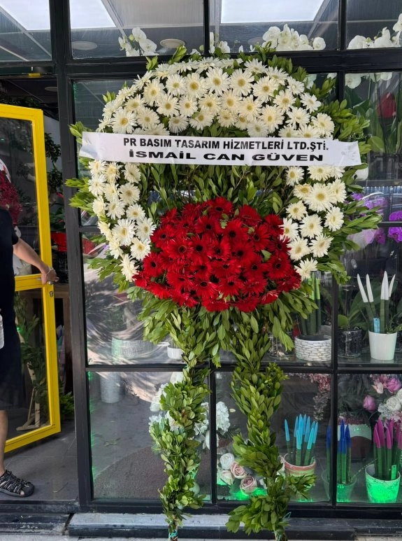 Kırmızı Ve Beyaz Gerbera Çiçekli Çift Ayaklı Tören Çelengi